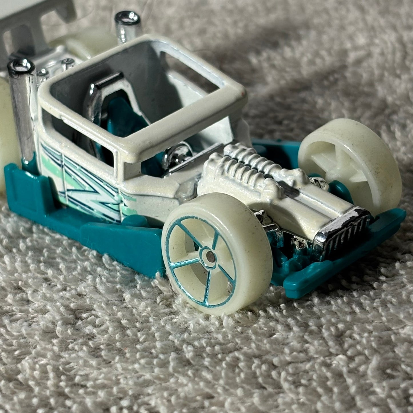 Hot Wheel White Car - Toy