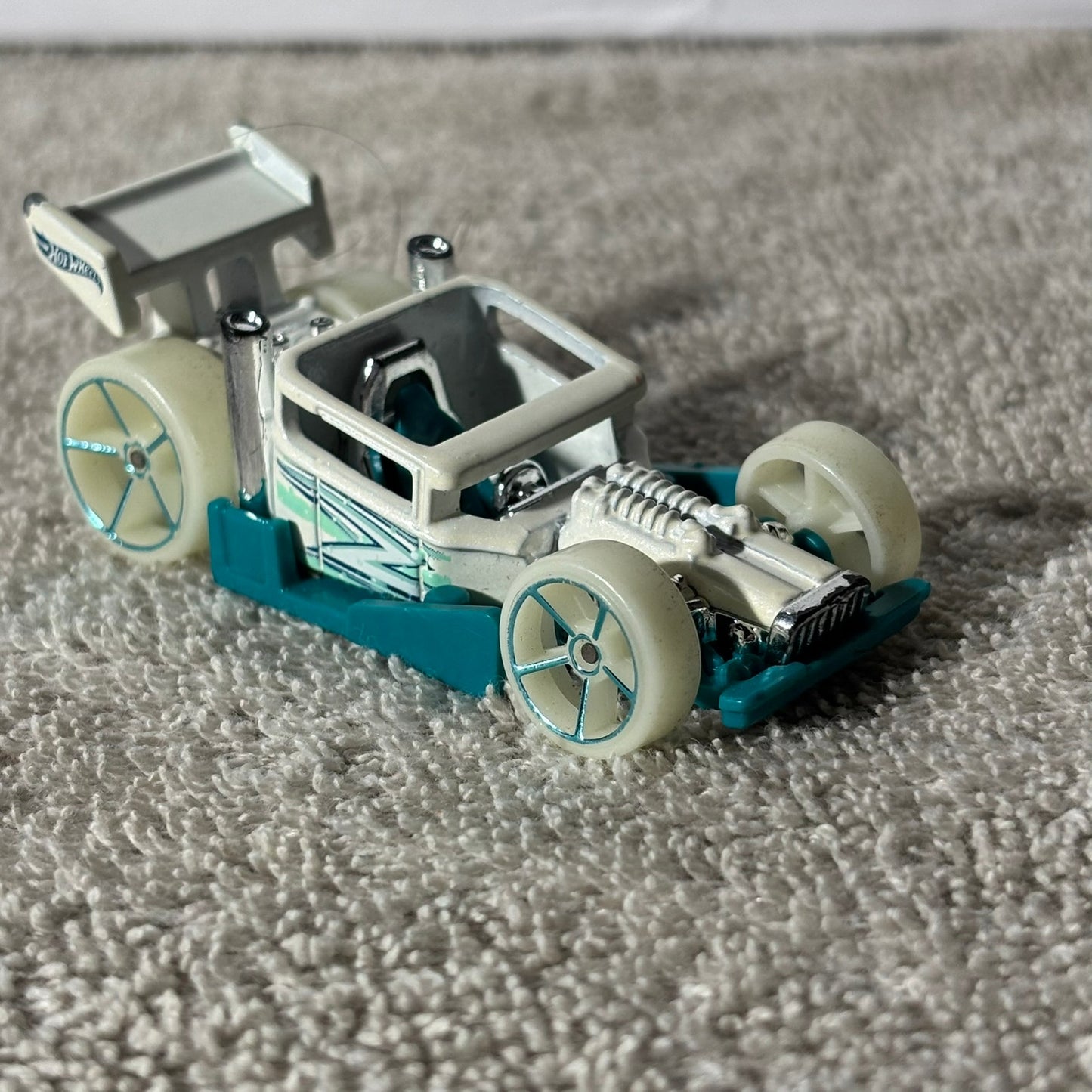 Hot Wheel White Car - Toy