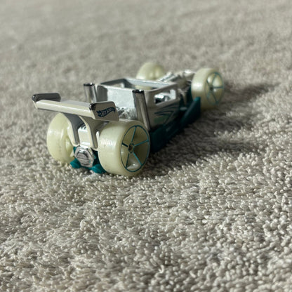 Hot Wheel White Car - Toy