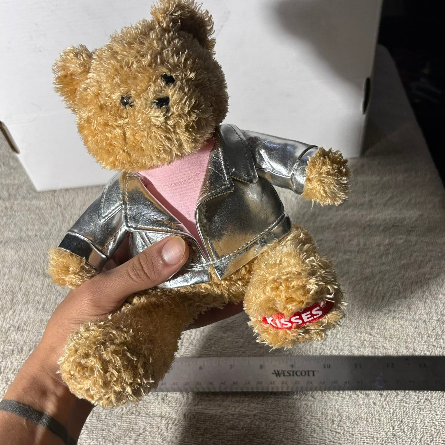 Kisses Bear - Plushie