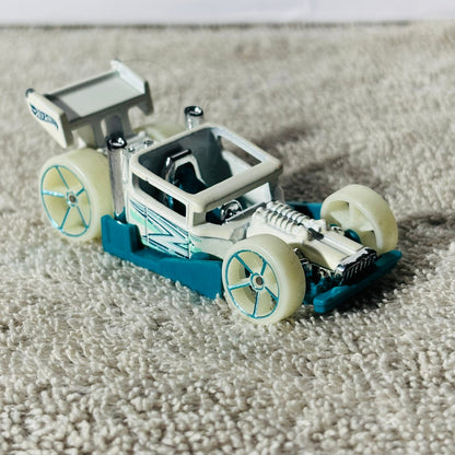 Hot Wheel White Car - Toy